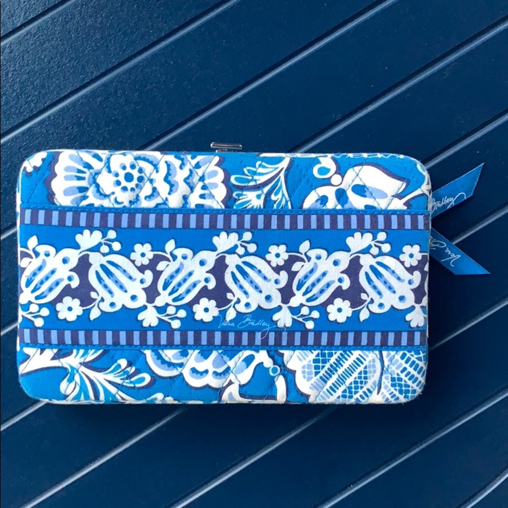 Bundle of Vera Bradley Essentials - Picture 5 of 14